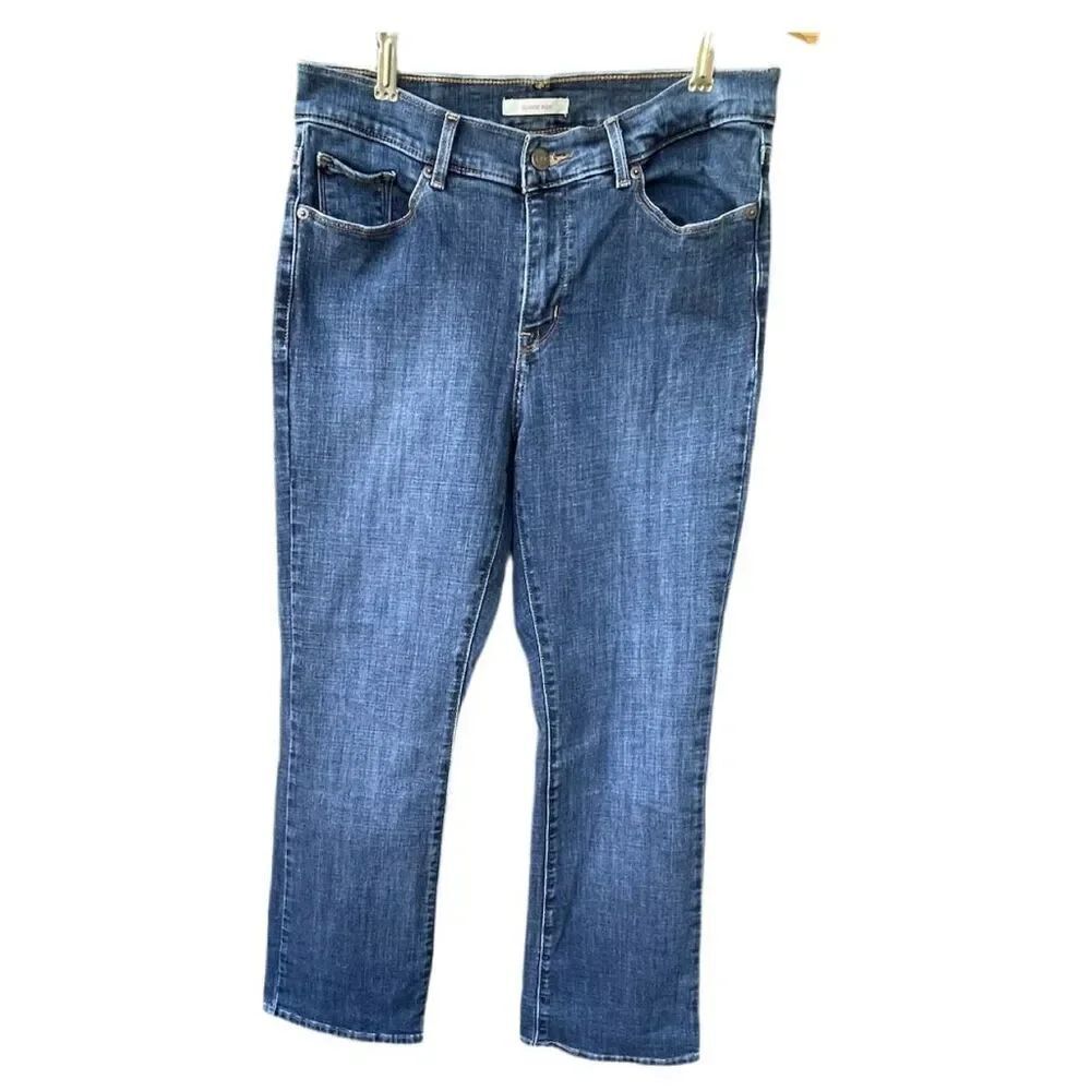 Levi’s size 8(29) L 30 classic boot cut.